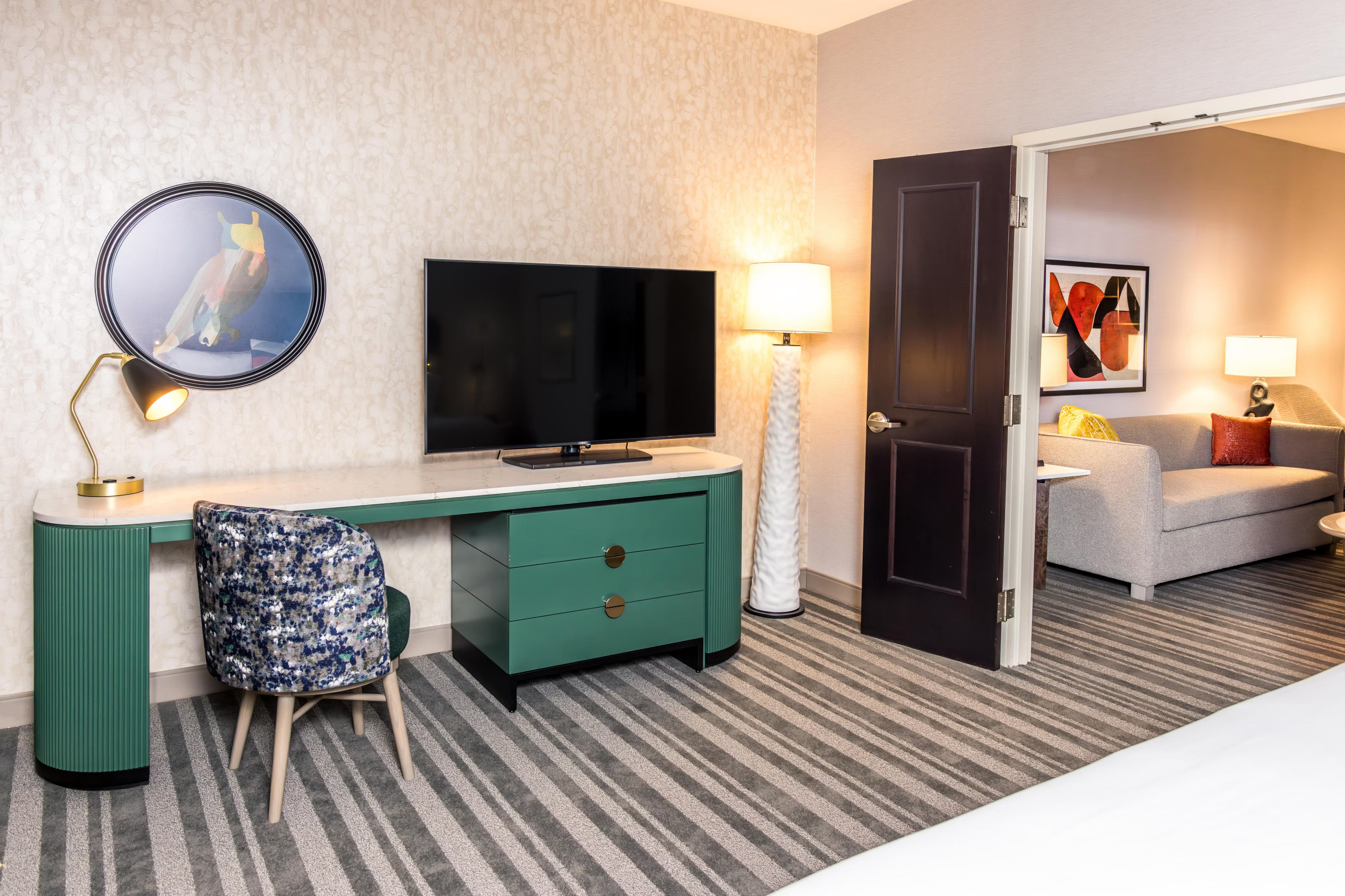 Voco The Clair Cincinnati Downtown Corner Suite