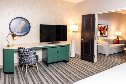 Voco The Clair Cincinnati Downtown Corner Suite